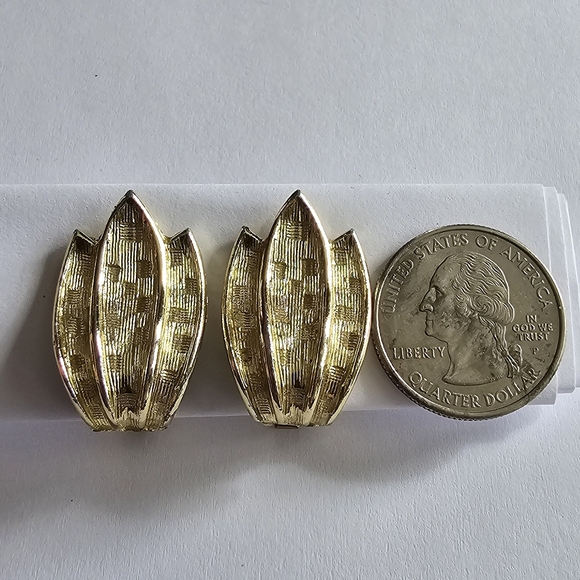 Vintage clip earrings clipon gold tone retro - Picture 9 of 10